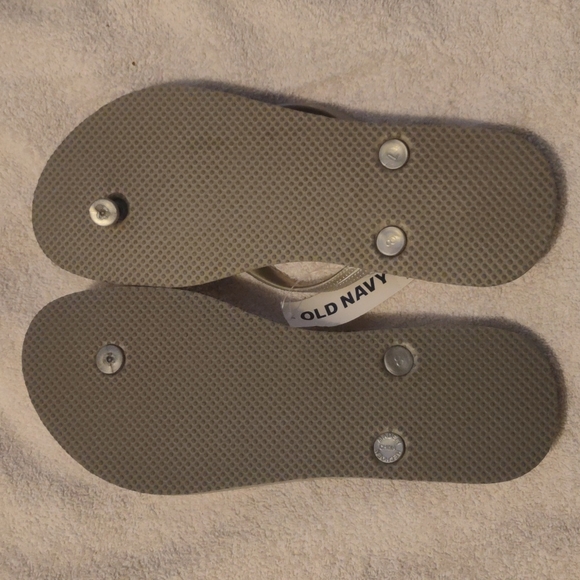Three Pairs of Old Navy Flip Flops - Picture 7 of 7